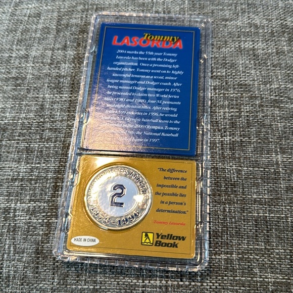 VINTAGE SGA LOS ANGELES DODGERS TOMMY LASORDA COLLECTIBLE COIN - Picture 3 of 4